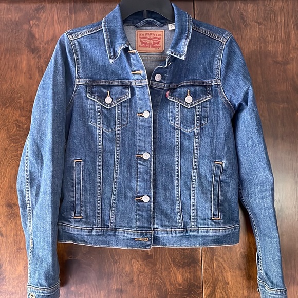Levi's Jackets & Blazers - EUC Levi Strauss & Co Jean Jacket